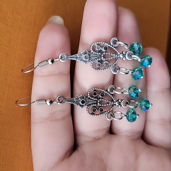 Jewelry - Vintages looking earrings
